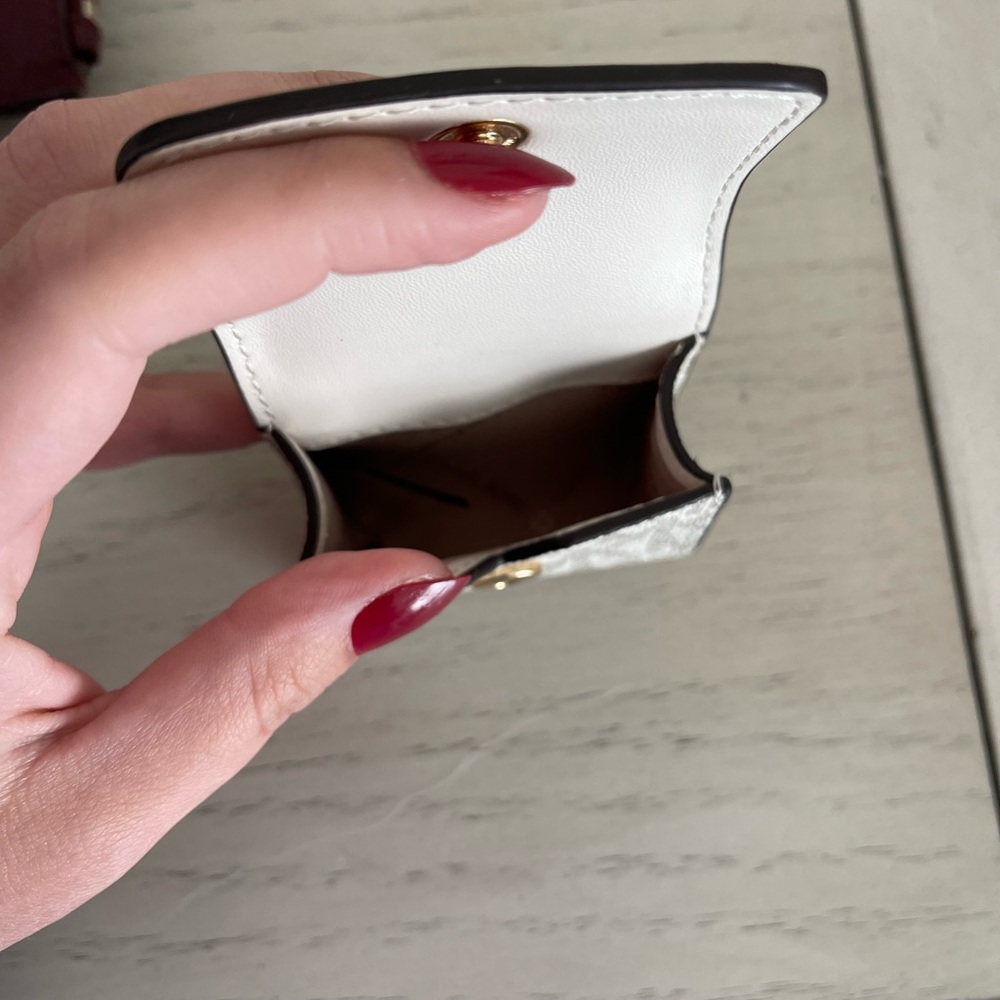 Michael Kors AirPods Case - Picture 2 of 3